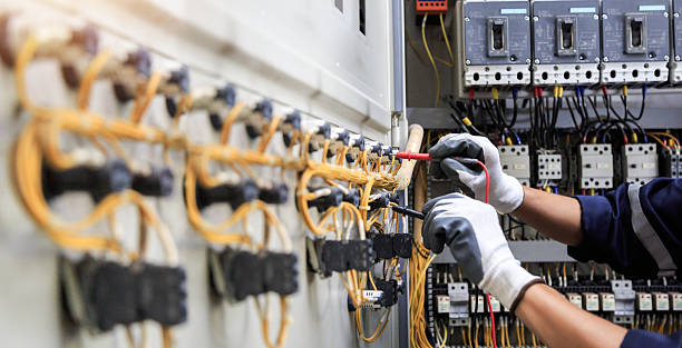Professional Electrician technician working in Bonner Springs, KS